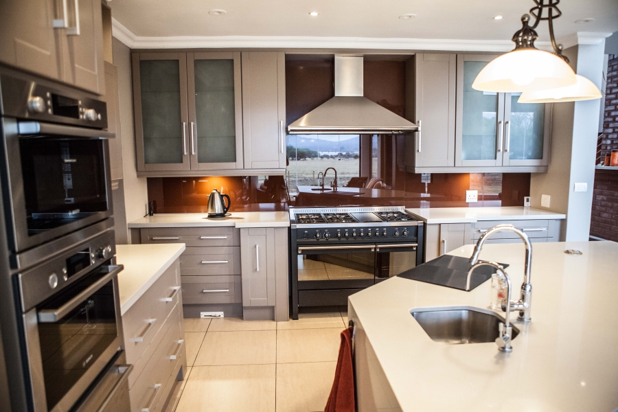 5 Bedroom Property for Sale in The Coves North West